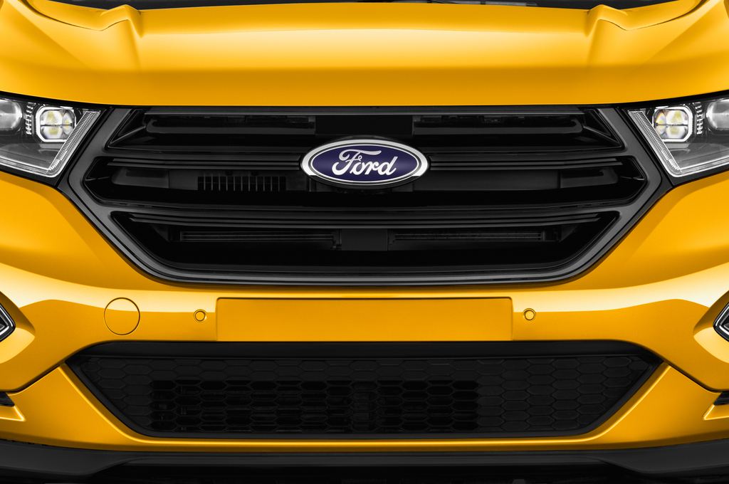 Ford Edge (Baujahr 2017) Sport 5 Türen Kühlergrill und Scheinwerfer