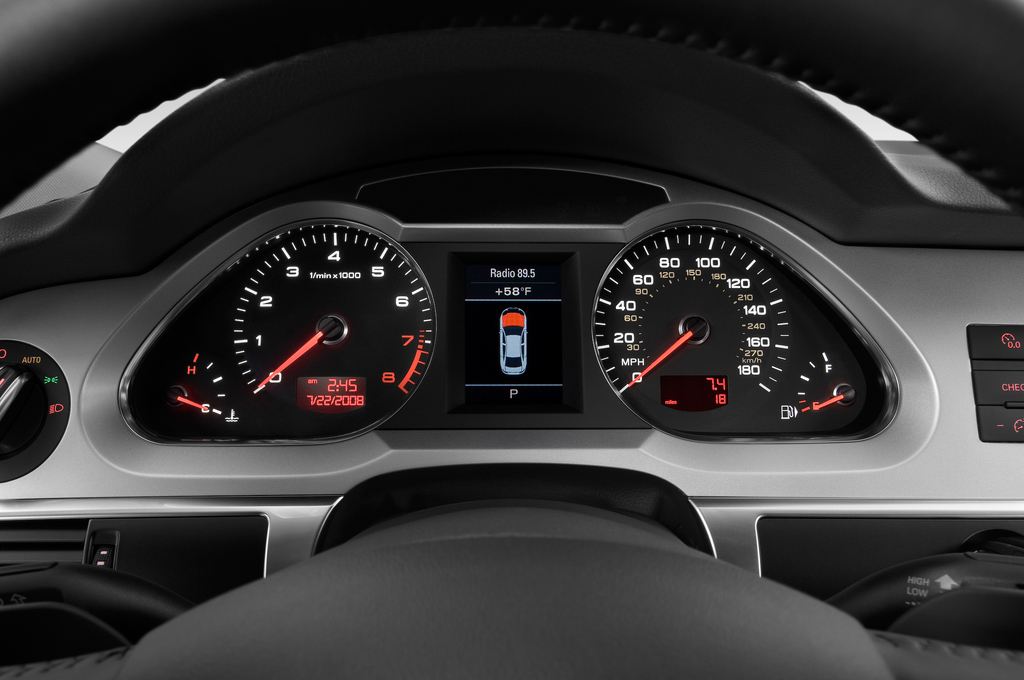 Audi A6 (Baujahr 2010) - 4 Türen Tacho und Fahrerinstrumente