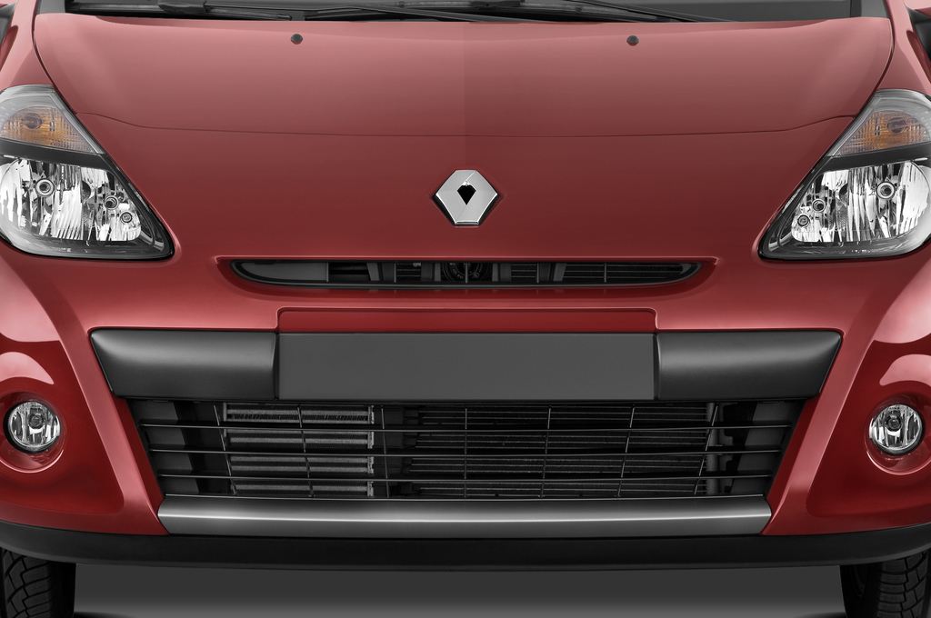 Renault Clio (Baujahr 2010) - 5 Türen Kühlergrill und Scheinwerfer