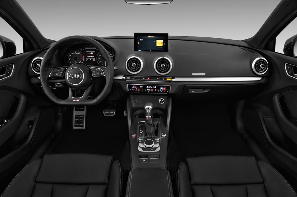 Audi S3 (Baujahr 2017) - 4 Türen Cockpit und Innenraum