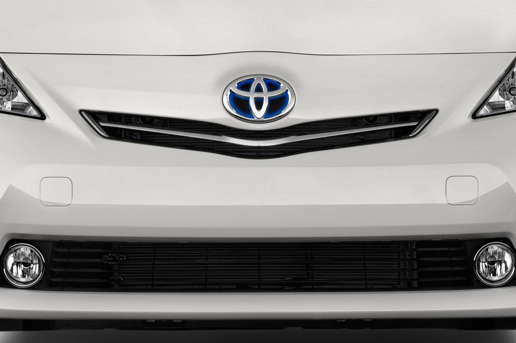 Toyota Prius+ (Baujahr 2011) Life 5 Türen Kühlergrill und Scheinwerfer