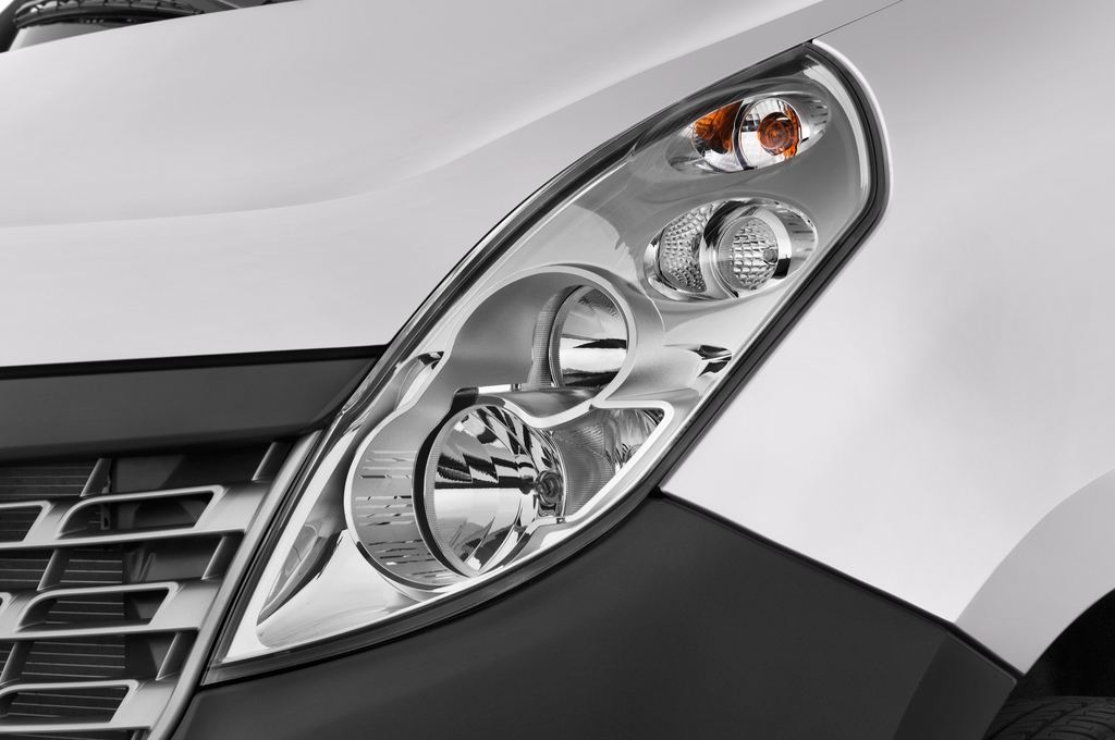 Renault Master (Baujahr 2015) L2H2 4 Türen Scheinwerfer