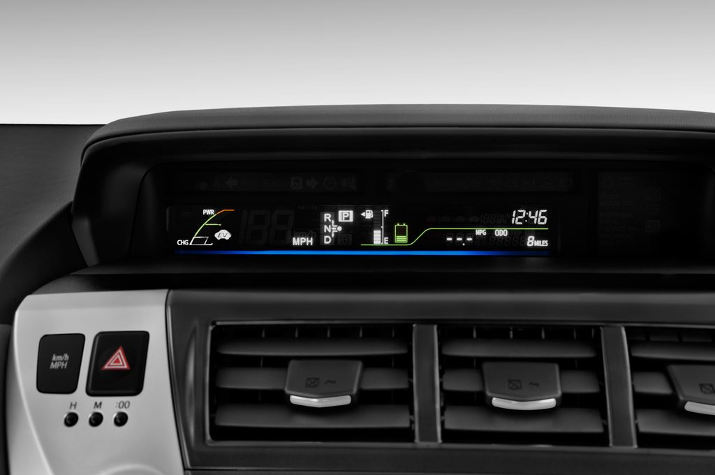 Toyota Prius+ (Baujahr 2011) Life 5 Türen Tacho und Fahrerinstrumente