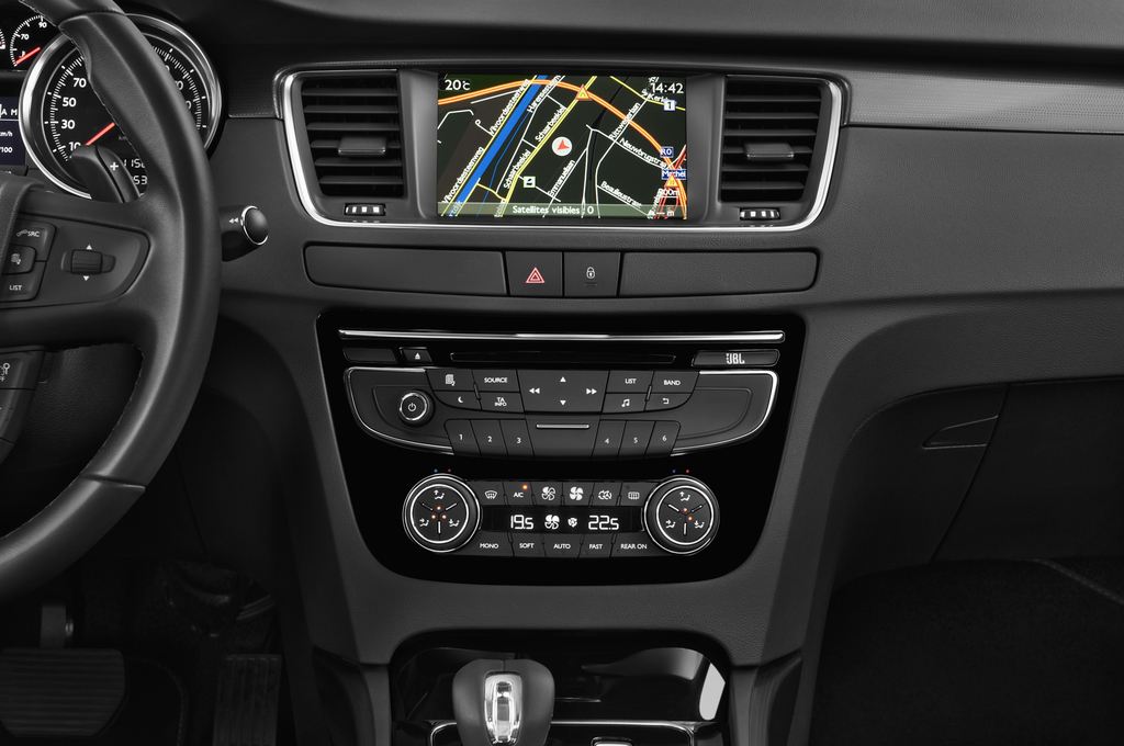 Peugeot 508 Hybrid4 (Baujahr 2013) Hybrid4 4 Türen Mittelkonsole