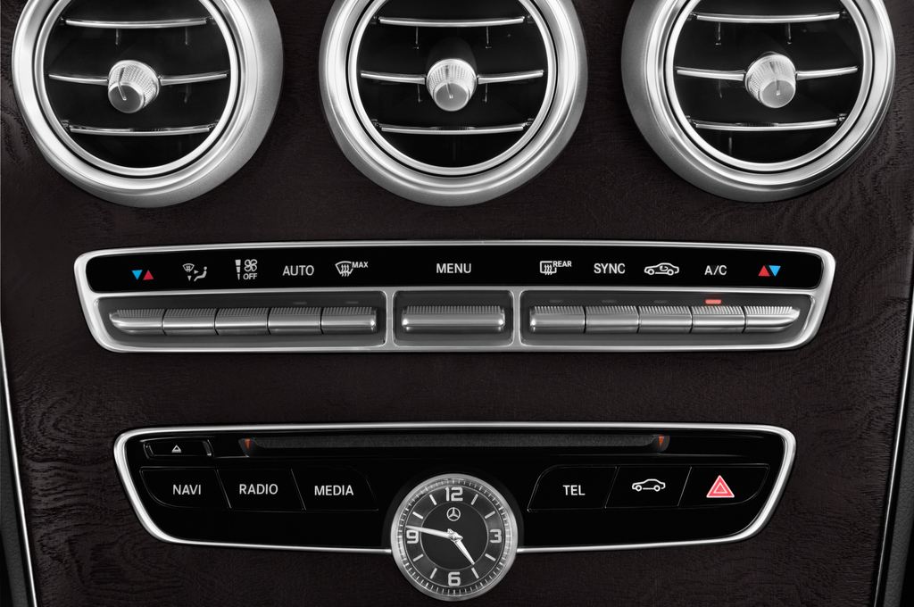 Mercedes C-Class (Baujahr 2015) C 250 Bluetec 4Matic AT 4 Türen Temperatur und Klimaanlage