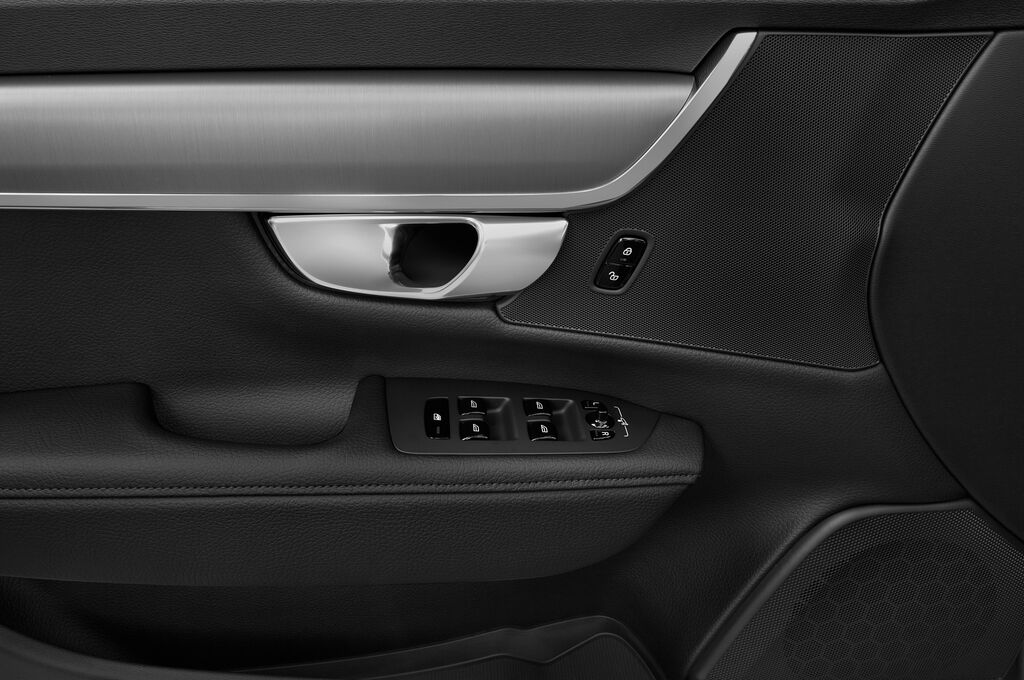 Volvo V90 (Baujahr 2019) Momentum 5 Türen Bedienungselemente Tür