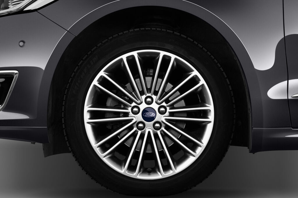 Ford Mondeo (Baujahr 2020) Vignale 4 Türen Reifen und Felge