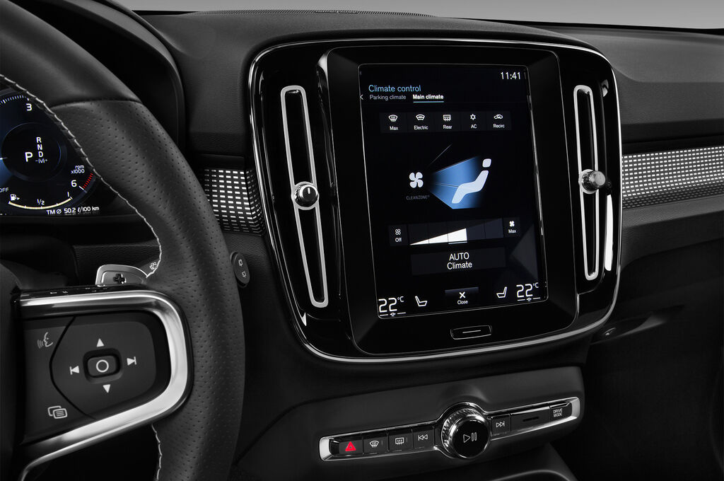 Volvo XC40 (Baujahr 2018) R-Design 5 Türen Temperatur und Klimaanlage