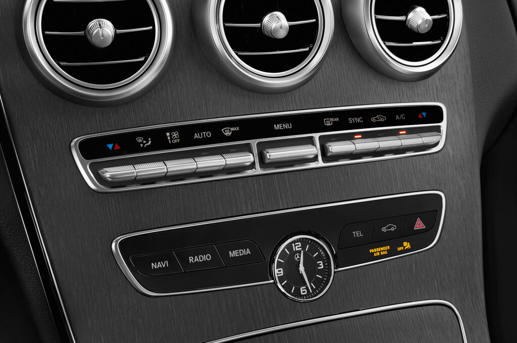 Mercedes C Class (Baujahr 2019) Avantgarde 4 Türen Temperatur und Klimaanlage