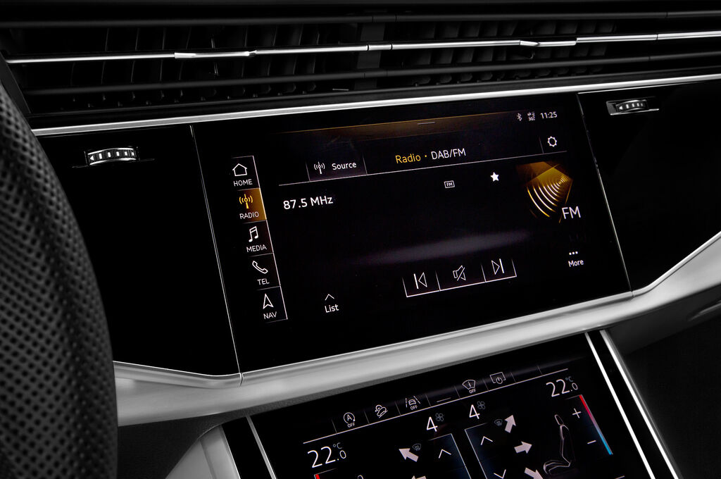 Audi Q8 (Baujahr 2019) S Line 5 Türen Radio und Infotainmentsystem