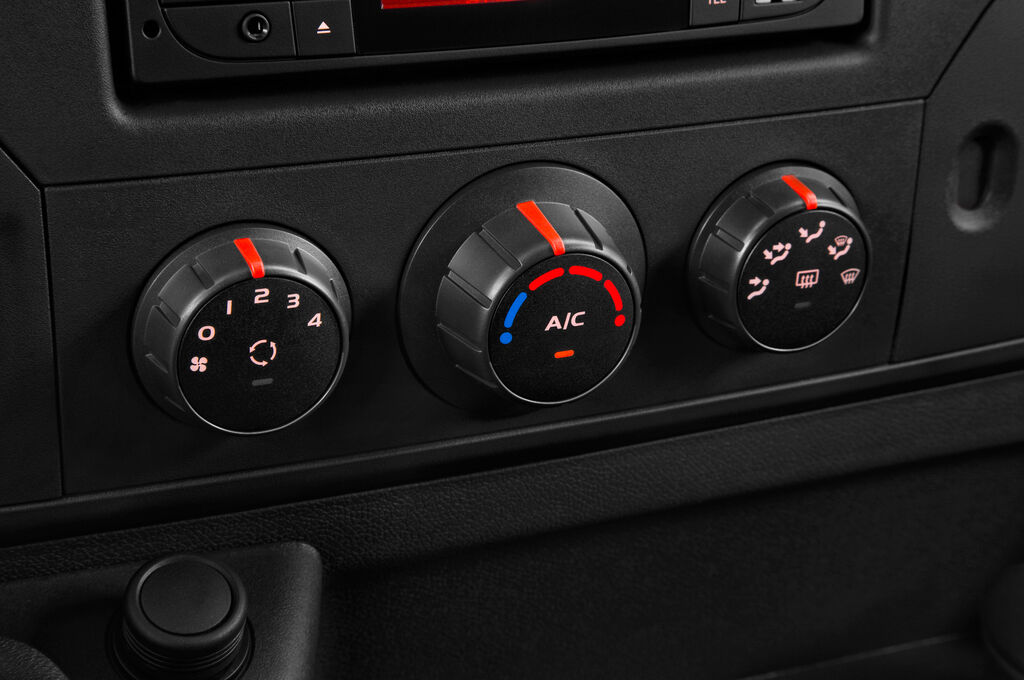 Renault Master Z.E. (Baujahr 2019) - 4 Türen Temperatur und Klimaanlage