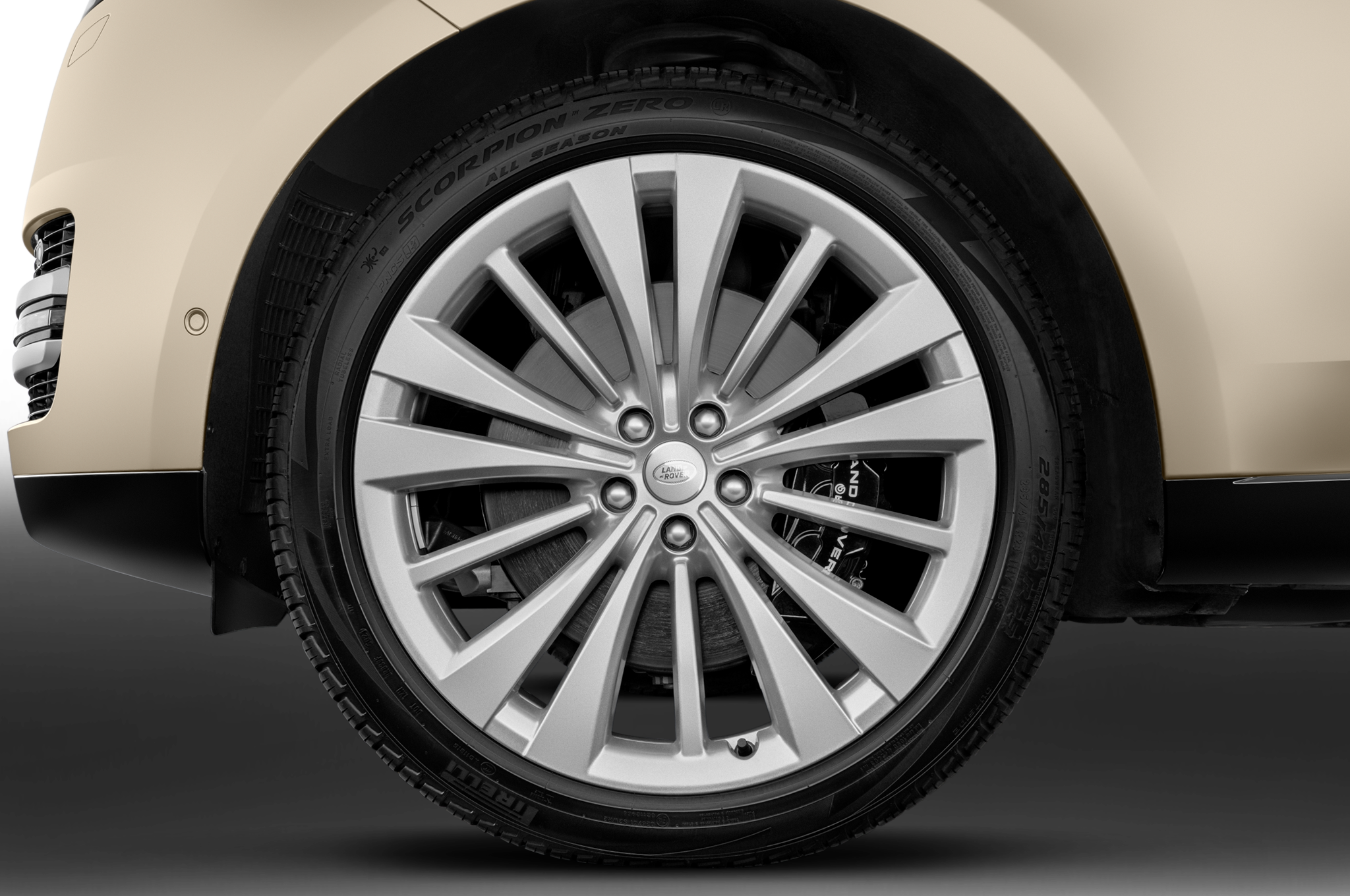 Land Rover Range Rover (Baujahr 2022) First Edition 5 Türen Reifen und Felge