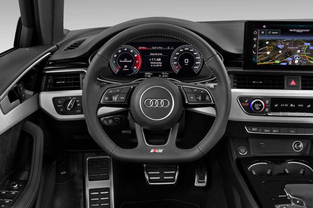 Audi A4 Avant (Baujahr 2020) S Line 5 Türen Lenkrad