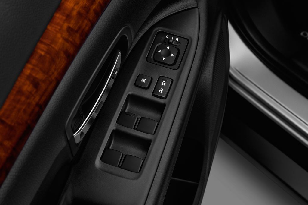 Mitsubishi Outlander (Baujahr 2013) INSTYLE 5 Türen Bedienungselemente Tür