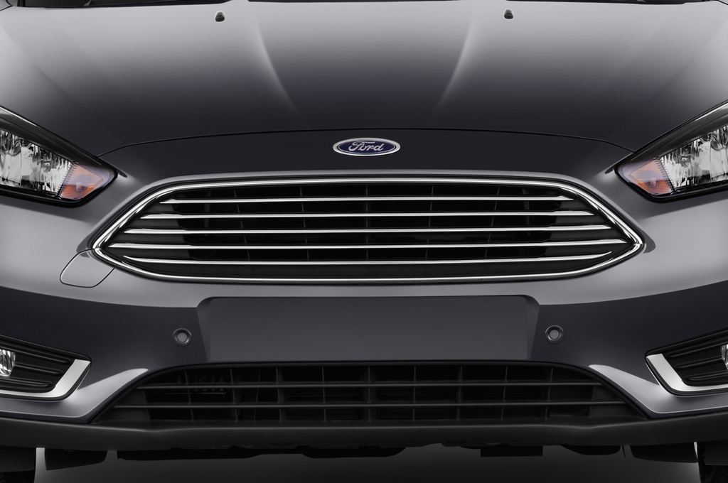 Ford Focus (Baujahr 2015) Titanium 5 Türen Kühlergrill und Scheinwerfer