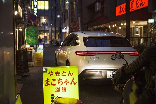 Im Mercedes EQC auf den Straßen von Tokio - Tokio Tower