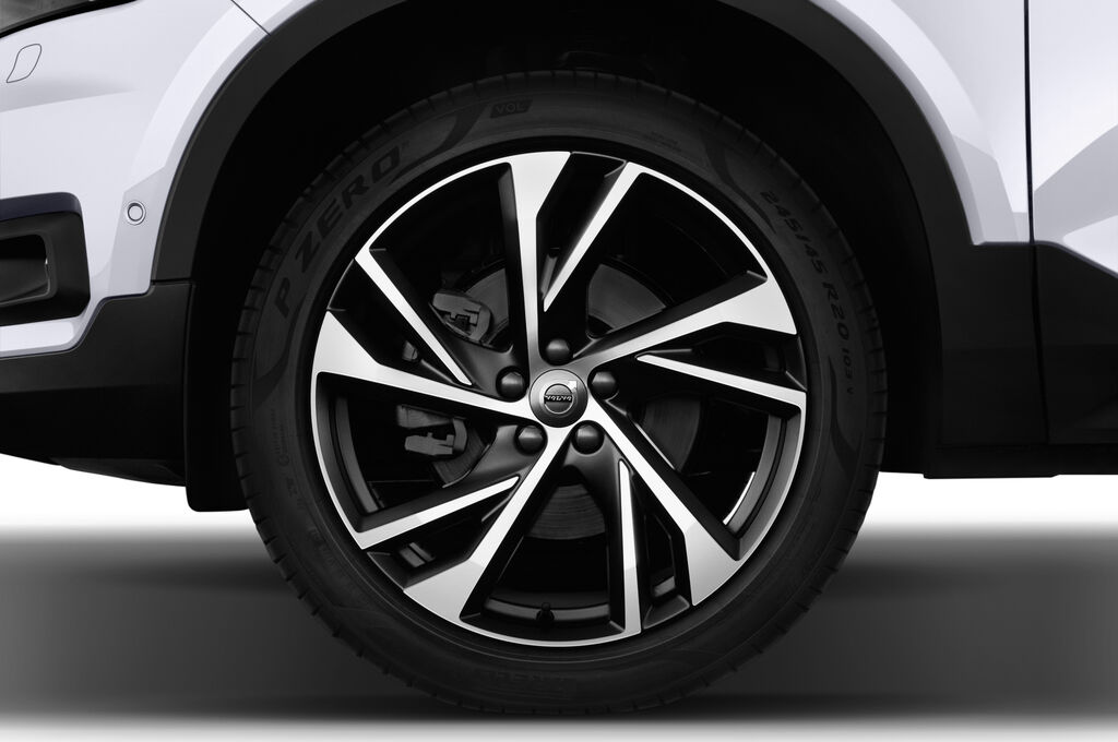 Volvo XC40 (Baujahr 2018) R-Design 5 Türen Reifen und Felge