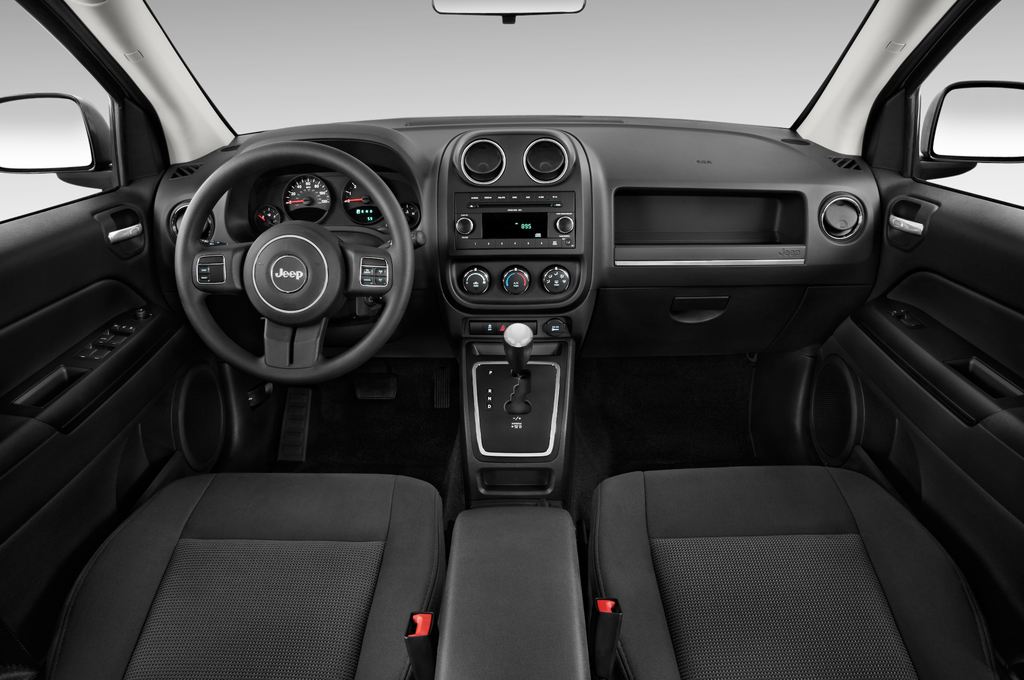 Jeep Compass (Baujahr 2011) Sport 5 Türen Cockpit und Innenraum