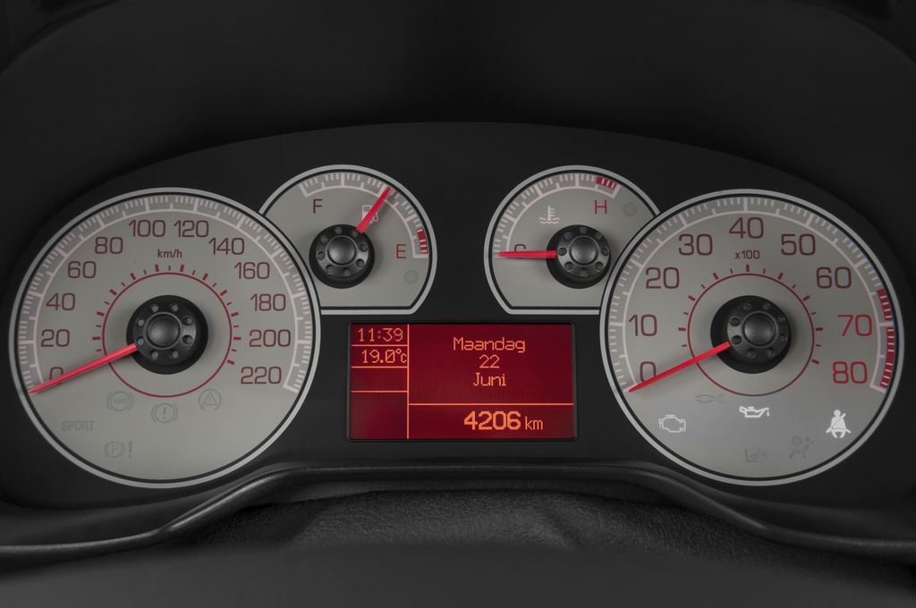 FIAT Punto (Baujahr 2009) - 3 Türen Tacho und Fahrerinstrumente