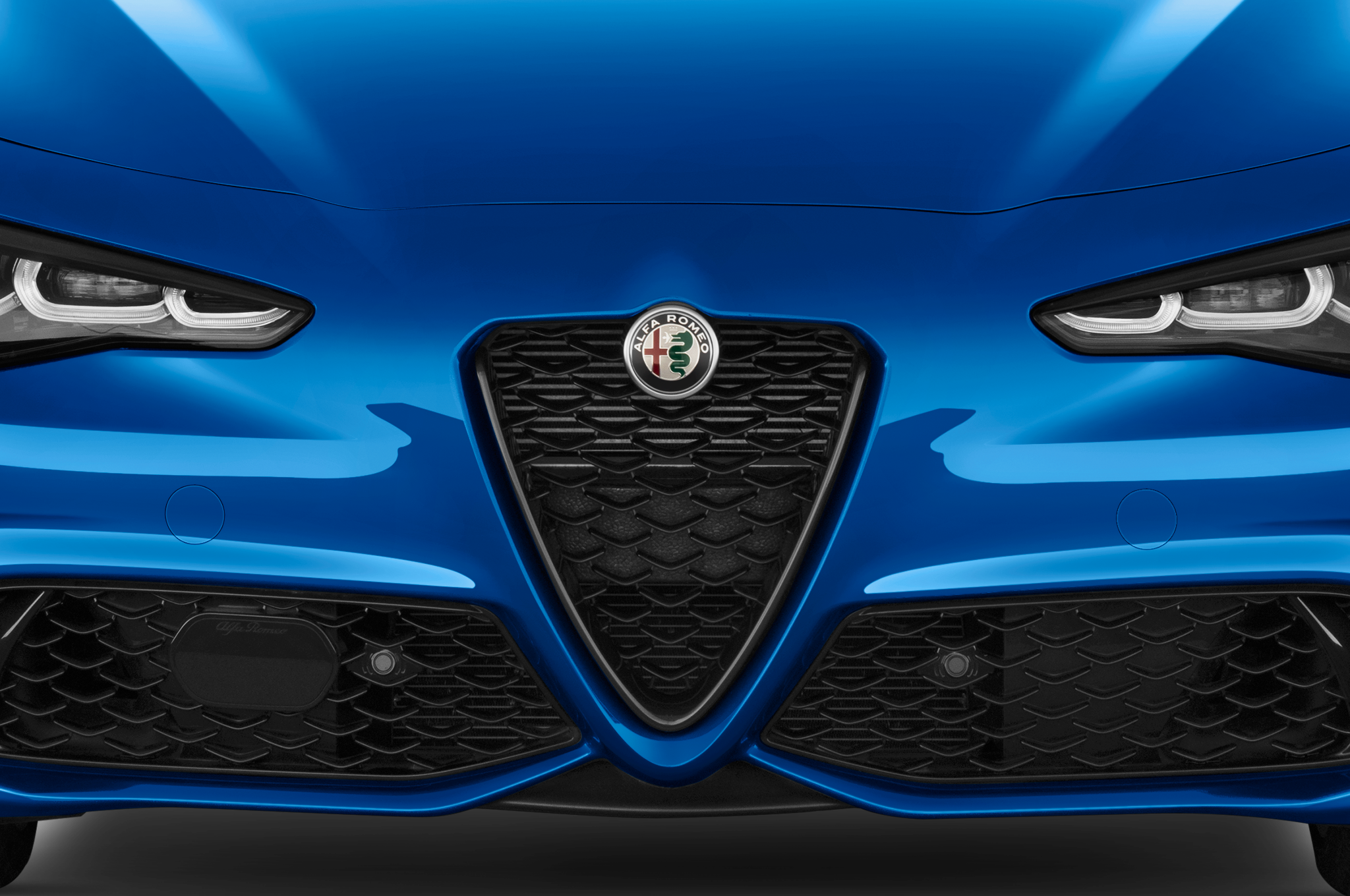 Alfa Romeo Giulia (Baujahr 2023) Veloce 4 Türen Kühlergrill und Scheinwerfer