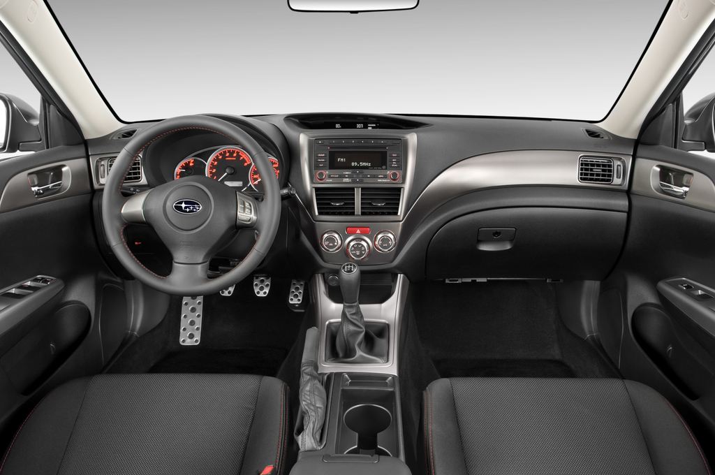 Subaru Impreza (Baujahr 2010) WRX STI 5 Türen Cockpit und Innenraum