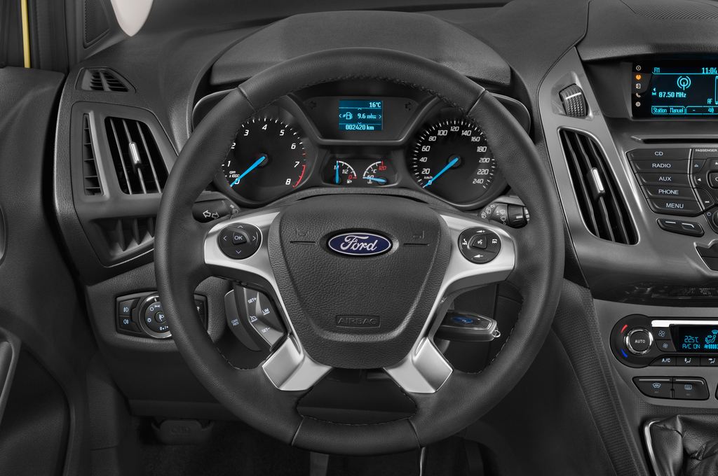 Ford Tourneo Connect (Baujahr 2015) Titanium 5 Türen Lenkrad