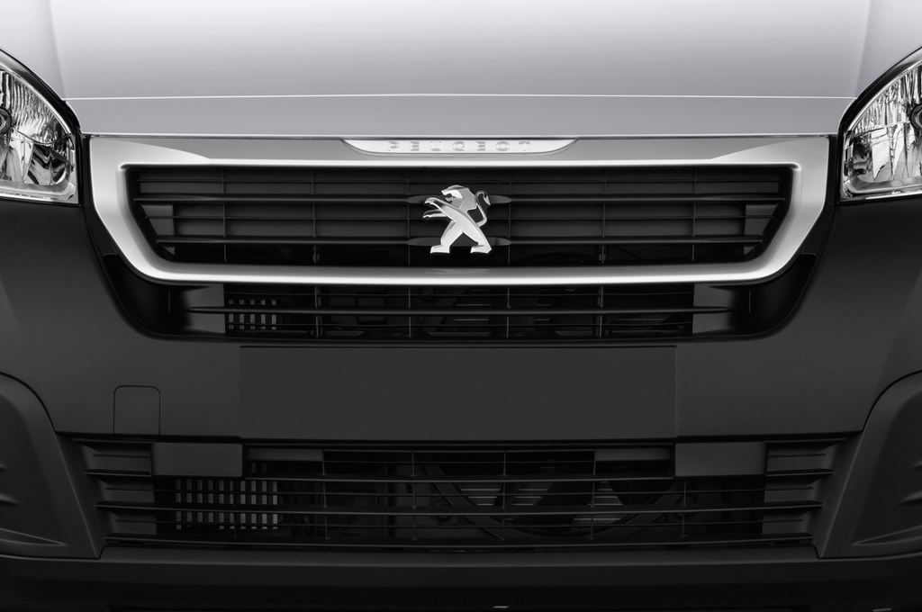 Peugeot Partner (Baujahr 2015) Komfort 4 Türen Kühlergrill und Scheinwerfer