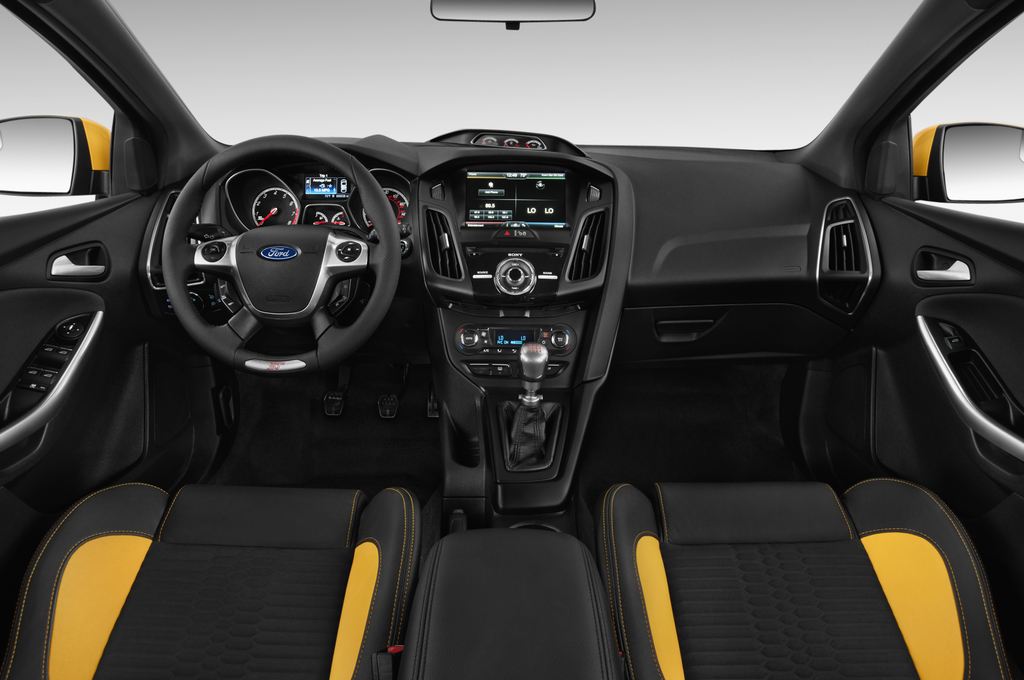 Ford Focus (Baujahr 2012) ST 5 Türen Cockpit und Innenraum