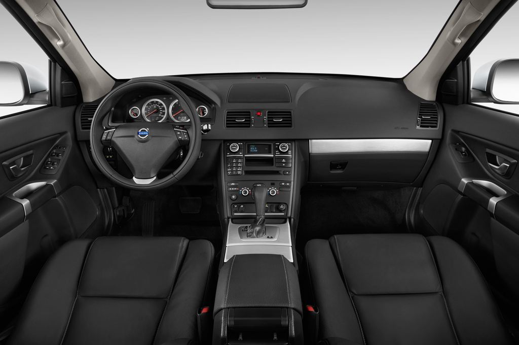 Volvo XC90 (Baujahr 2013) Summum 5 Türen Cockpit und Innenraum
