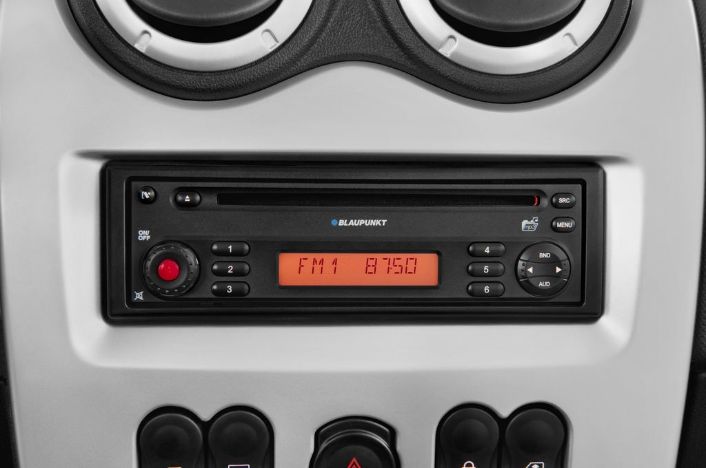 Dacia Logan (Baujahr 2010) Laureate 5 Türen Radio und Infotainmentsystem