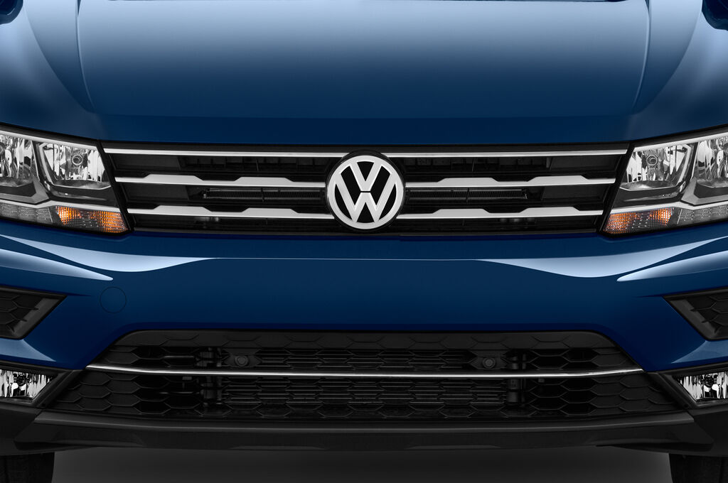 Volkswagen Tiguan (Baujahr 2019) Confrontline 5 Türen Kühlergrill und Scheinwerfer