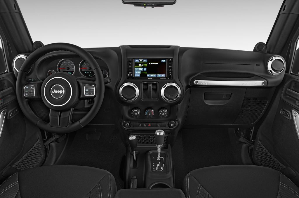 Jeep Wrangler (Baujahr 2014) Rubicon 3 Türen Cockpit und Innenraum