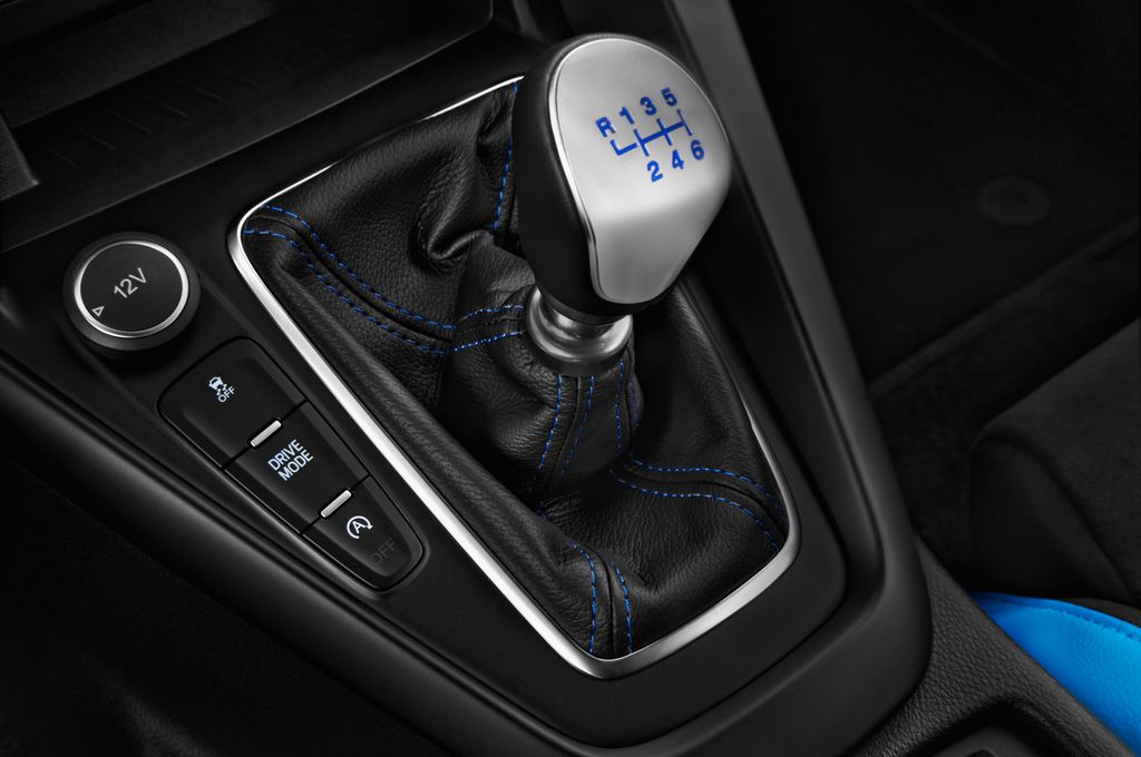 Ford Focus RS (Baujahr 2017) Blue & Black 5 Türen Schalthebel
