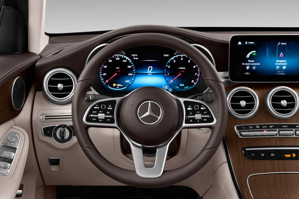 Mercedes GLC Coupe (Baujahr 2020) - 5 Türen Lenkrad