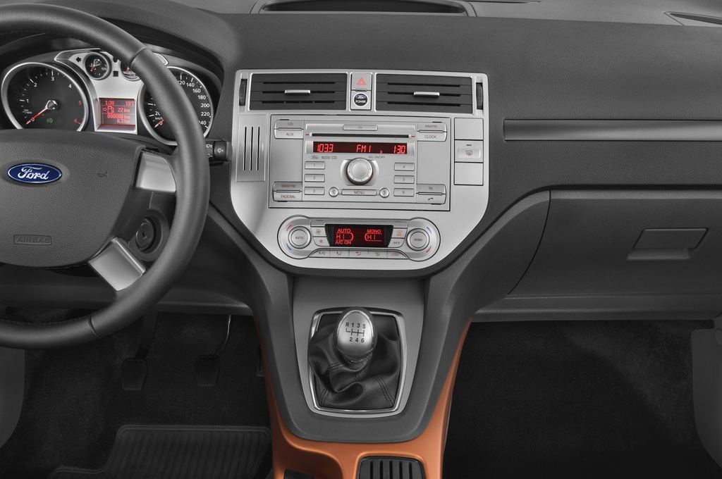 Ford Kuga (Baujahr 2010) Trend 5 Türen Mittelkonsole