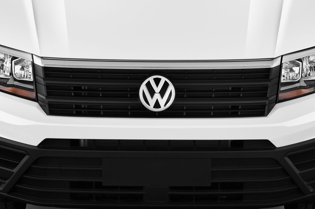 Volkswagen Crafter (Baujahr 2019) - 4 Türen Kühlergrill und Scheinwerfer