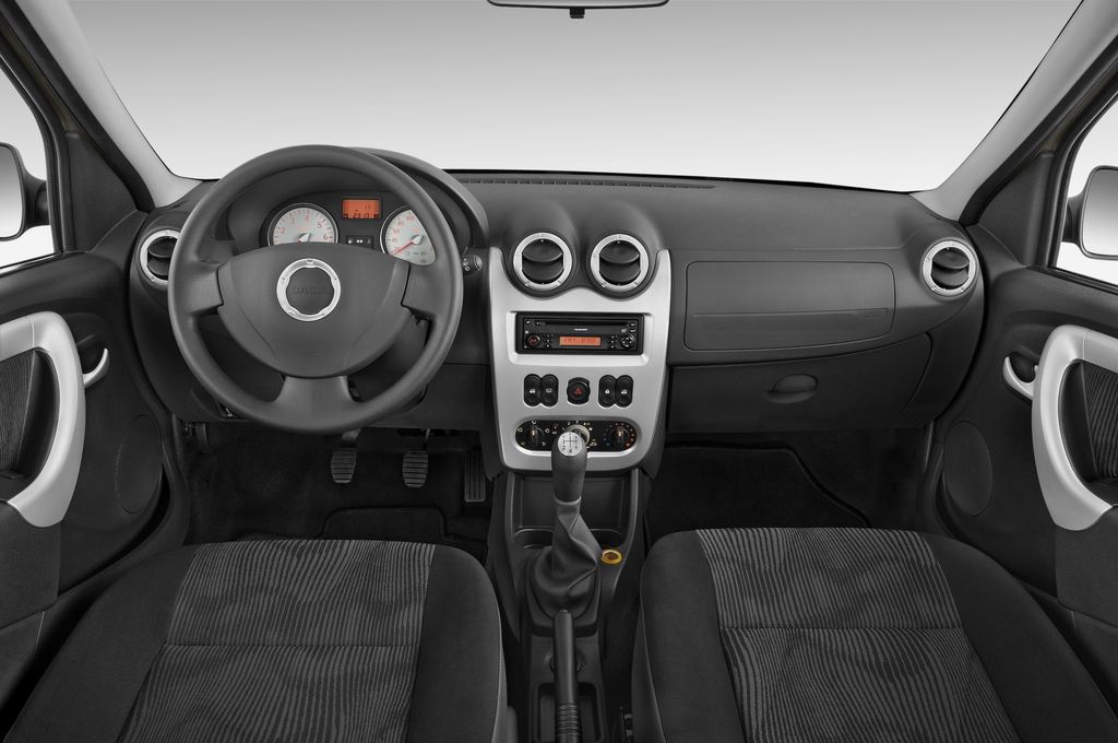 Dacia Logan (Baujahr 2010) Laureate 5 Türen Cockpit und Innenraum