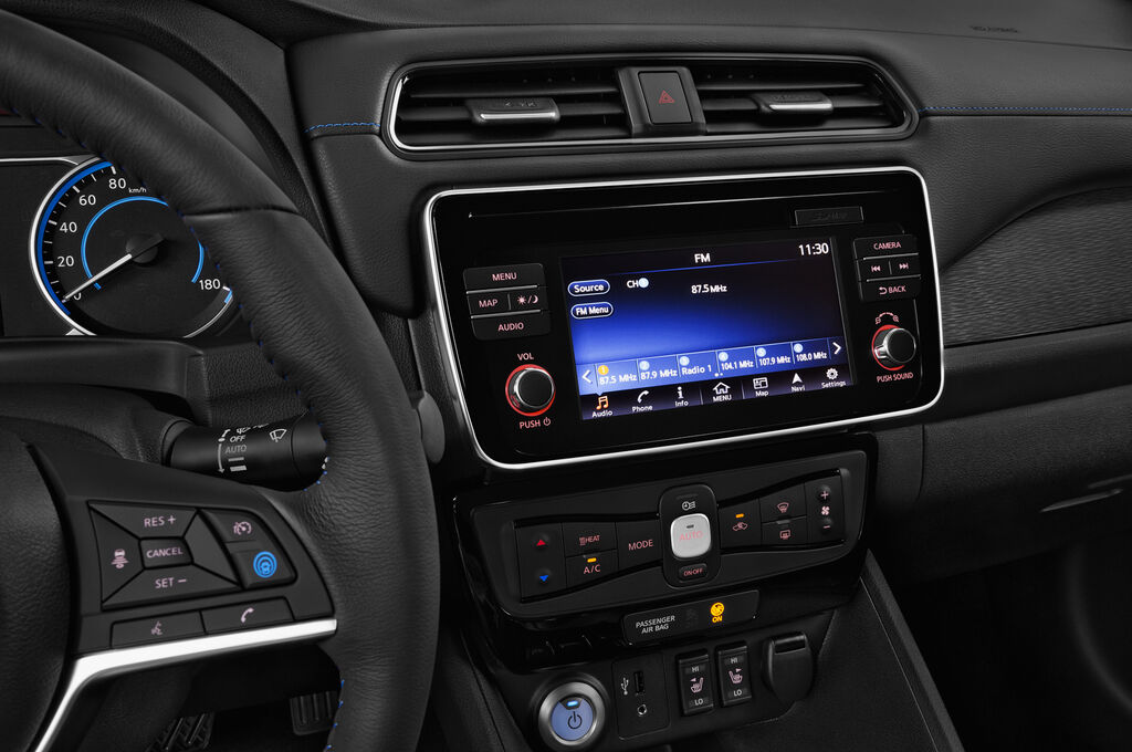 Nissan Leaf (Baujahr 2018) Tekna 5 Türen Radio und Infotainmentsystem