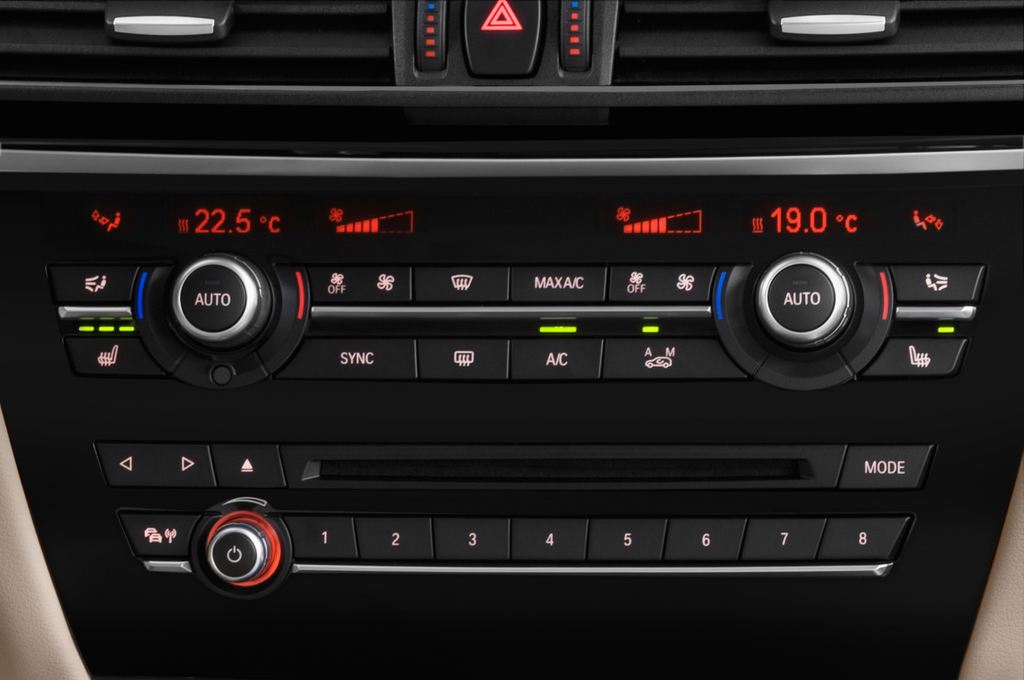 BMW X5 (Baujahr 2014) xDrive30d 5 Türen Radio und Infotainmentsystem