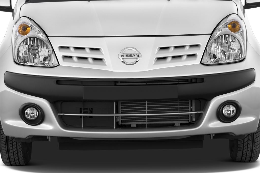 Nissan Pixo (Baujahr 2010) Visia 5 Türen Kühlergrill und Scheinwerfer