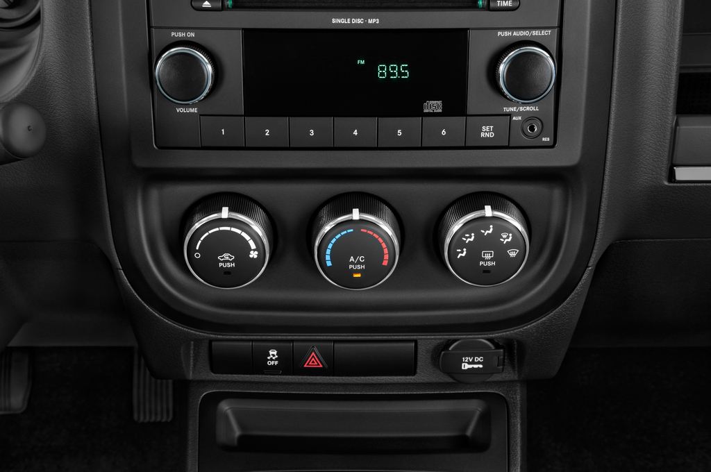 Jeep Compass (Baujahr 2011) Sport 5 Türen Temperatur und Klimaanlage