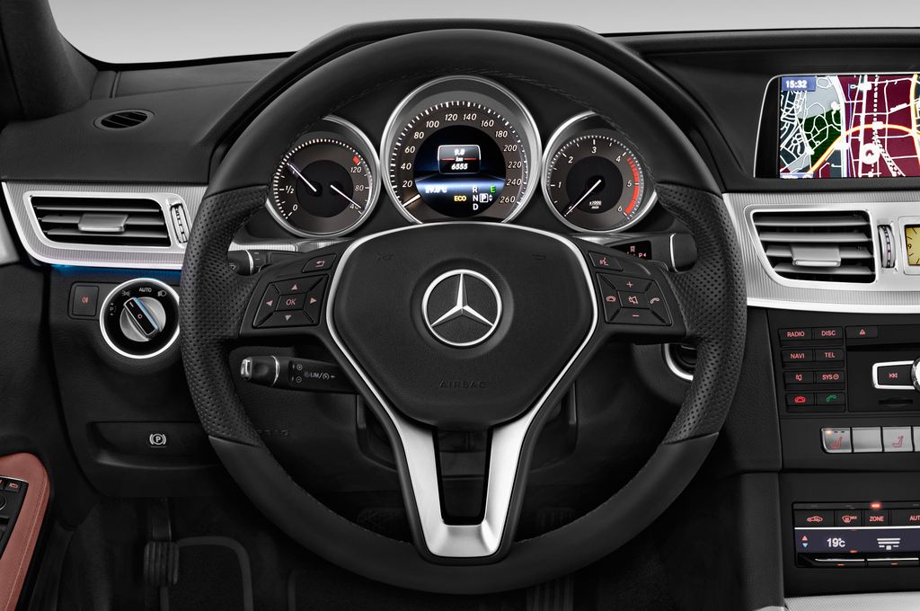 Mercedes E-Class (Baujahr 2015) Avantgarde 4 Türen Lenkrad