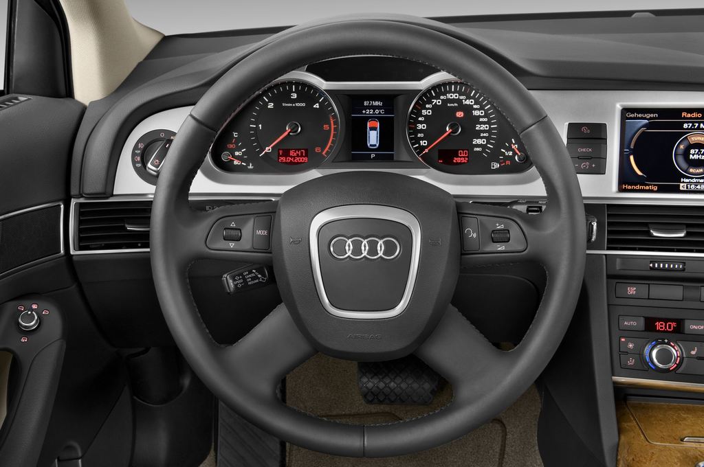 Audi Allroad Quattro (Baujahr 2011) - 5 Türen Lenkrad