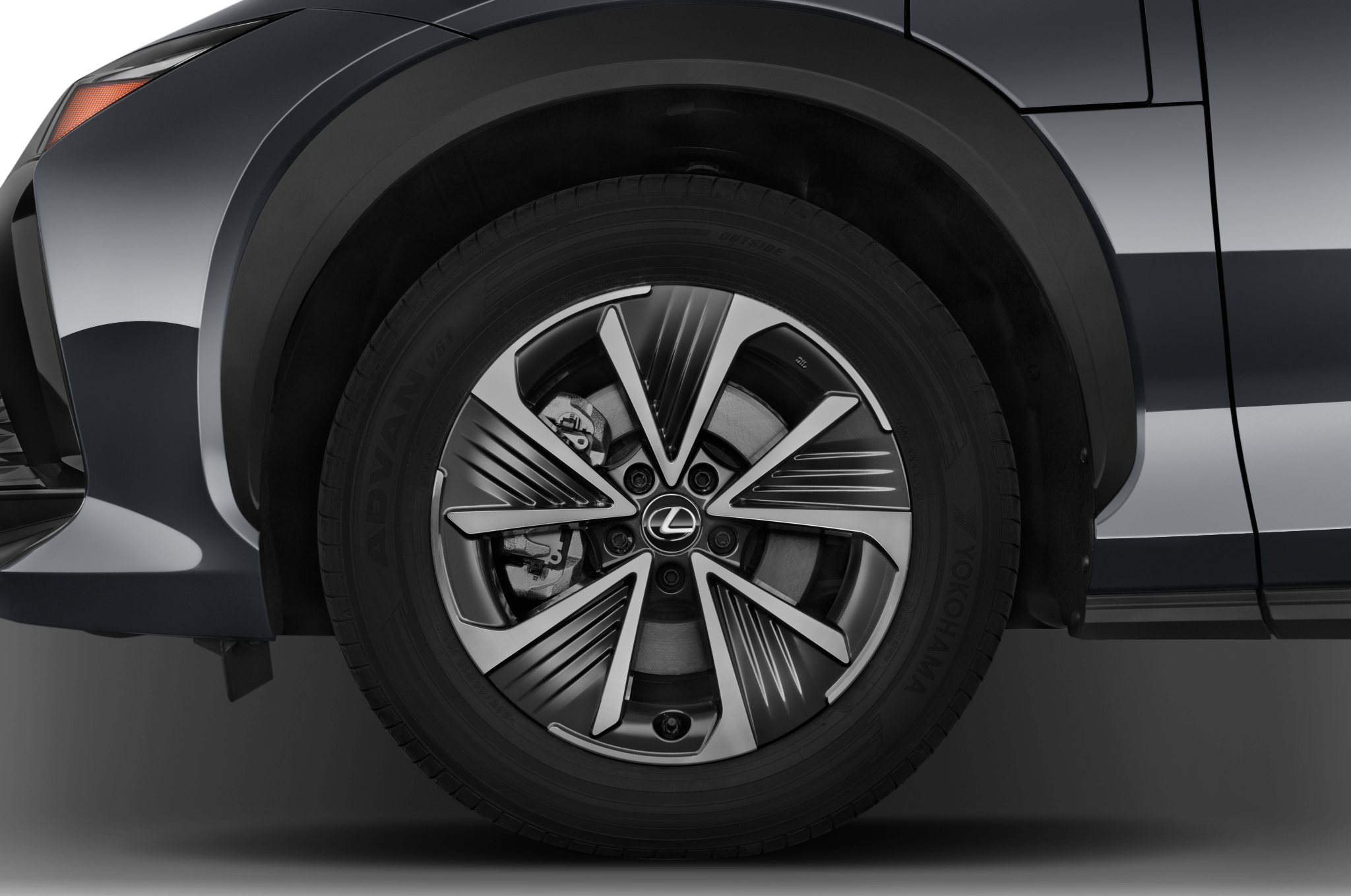 Lexus RZ (Baujahr 2023) 450e Executive 5 Türen Reifen und Felge