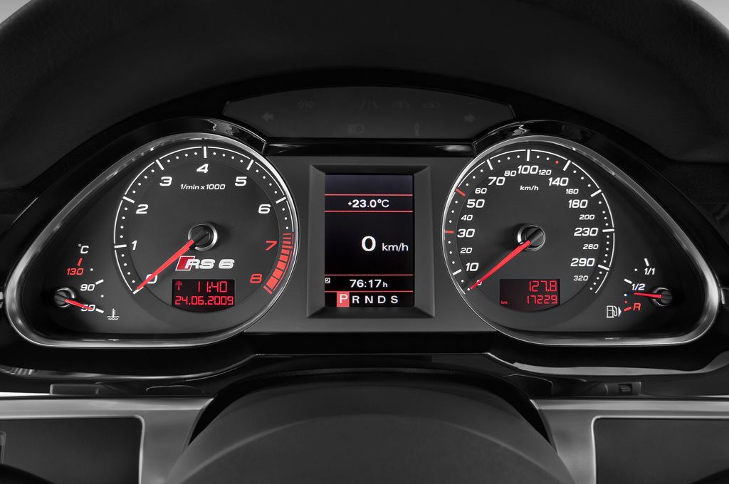 Audi RS6 (Baujahr 2010) - 5 Türen Tacho und Fahrerinstrumente