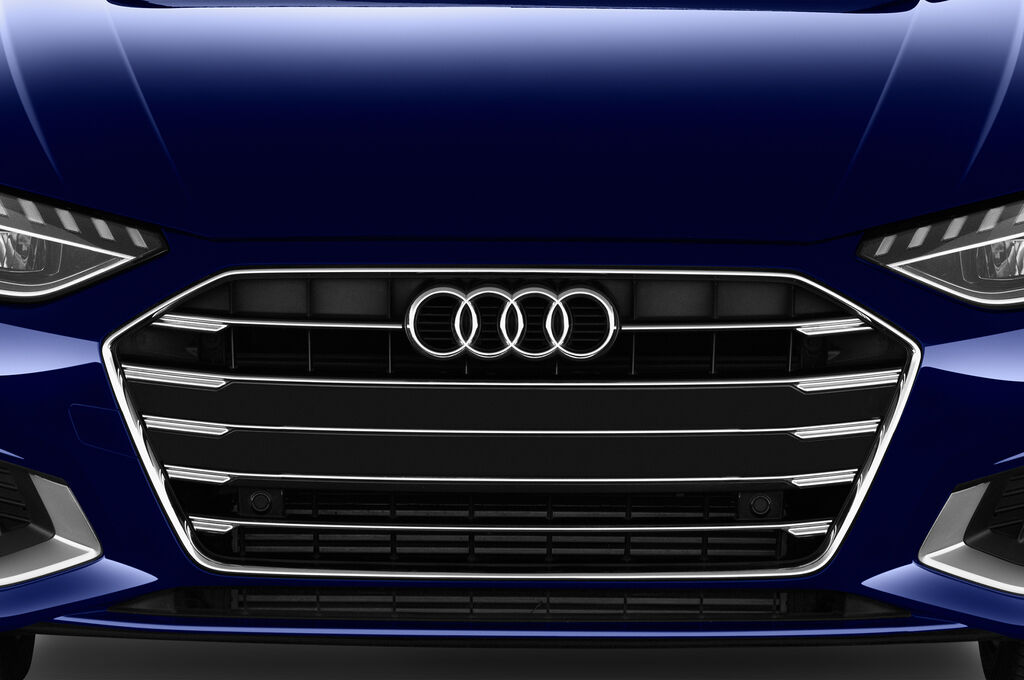 Audi A4 (Baujahr 2020) Advanced 4 Türen Kühlergrill und Scheinwerfer