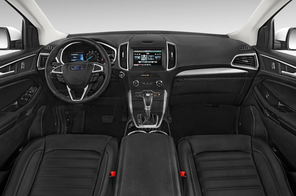 Ford Edge (Baujahr 2016) Titanium 5 Türen Cockpit und Innenraum