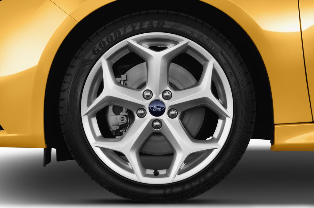 Ford Focus (Baujahr 2012) ST 5 Türen Reifen und Felge