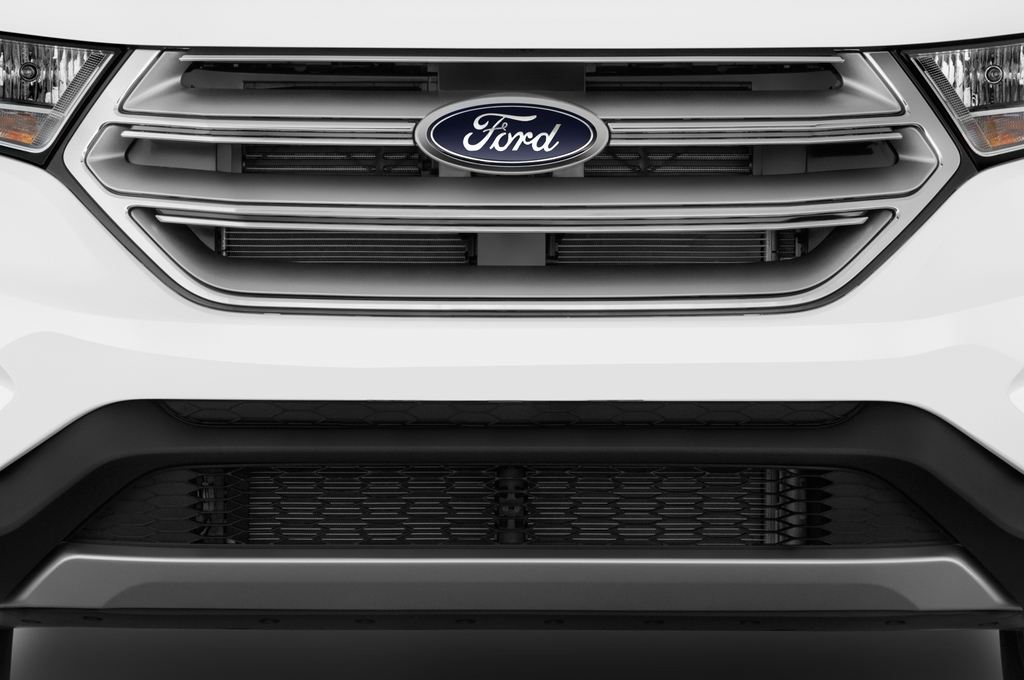 Ford Edge (Baujahr 2016) Titanium 5 Türen Kühlergrill und Scheinwerfer
