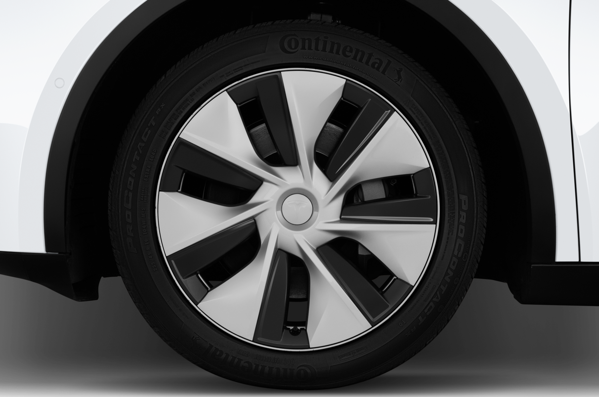 Tesla Model Y (Baujahr 2021) Long Range AWD 5 Türen Reifen und Felge